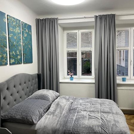 Almond Studio Apartment Pressburg Exterior foto