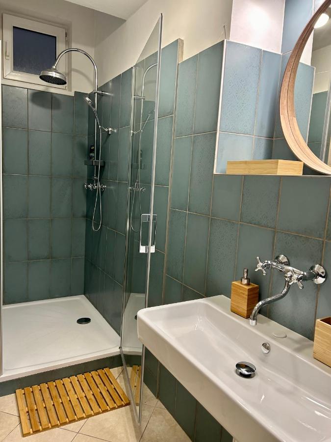 Almond Studio Apartment Pressburg Exterior foto