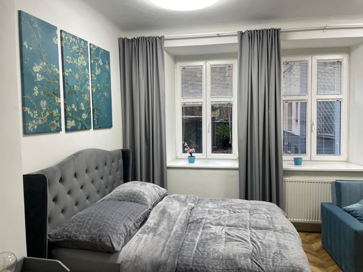 Almond Studio Apartment Pressburg Exterior foto
