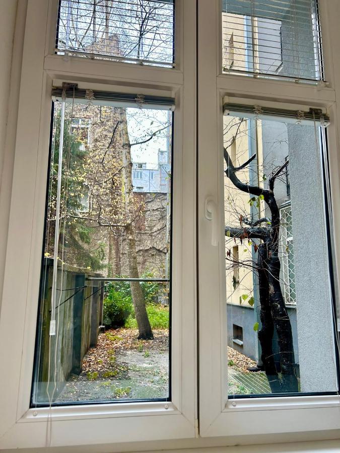 Almond Studio Apartment Pressburg Exterior foto