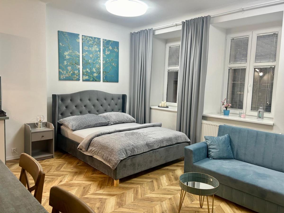 Almond Studio Apartment Pressburg Exterior foto